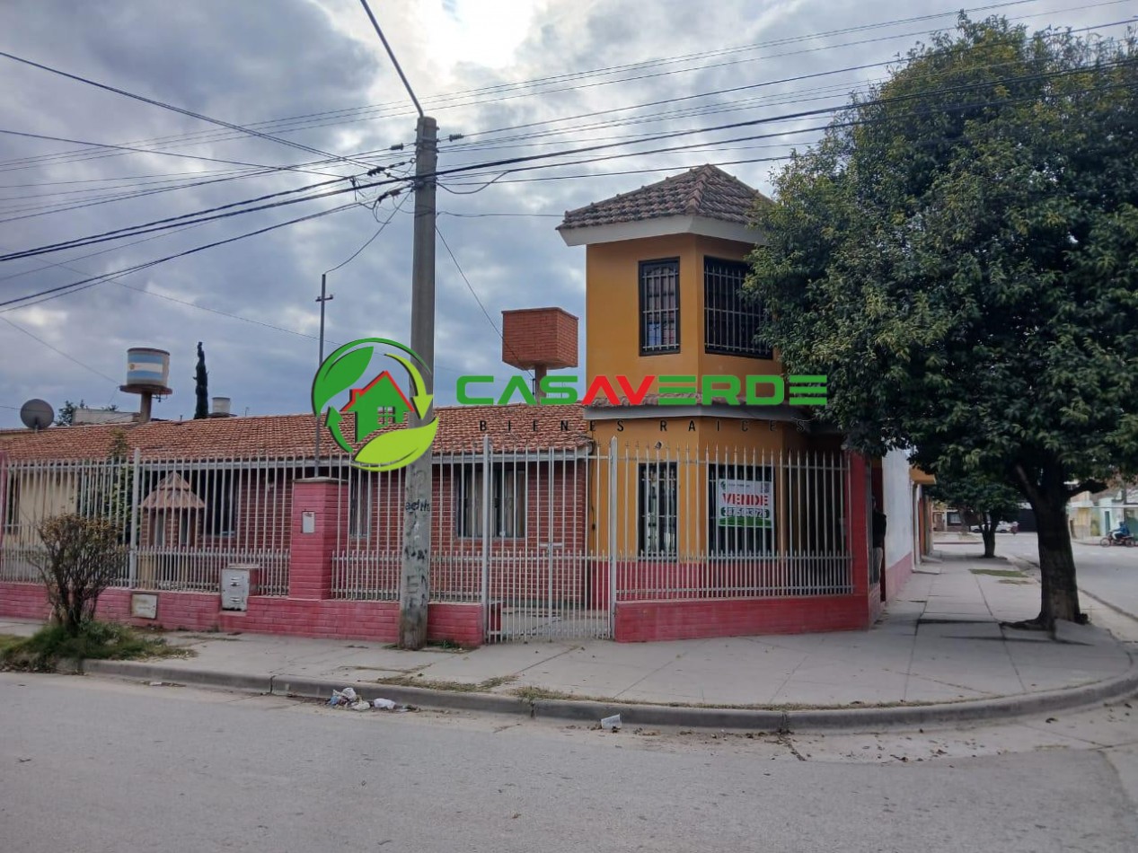 CASA EN VENTA SOBRE ESQUINA - BARRIO SANTA CECILIA - ZONA SURESTE