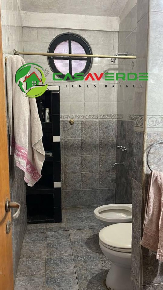 CASA EN VENTA SOBRE ESQUINA - BARRIO SANTA CECILIA - ZONA SURESTE