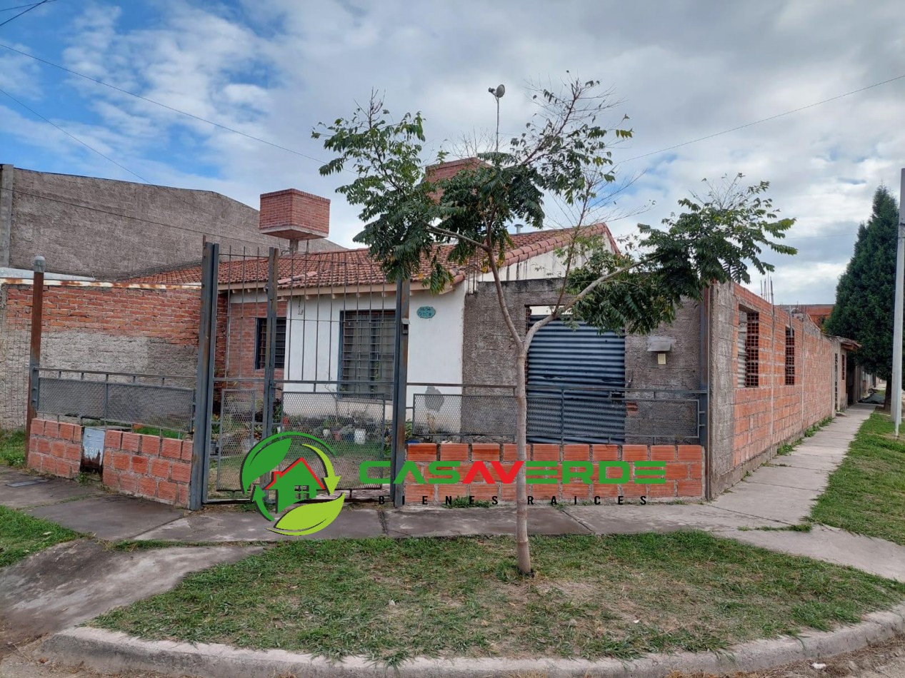 VENTA CASA SOBRE ESQUINA, EN BARRIO PINARES