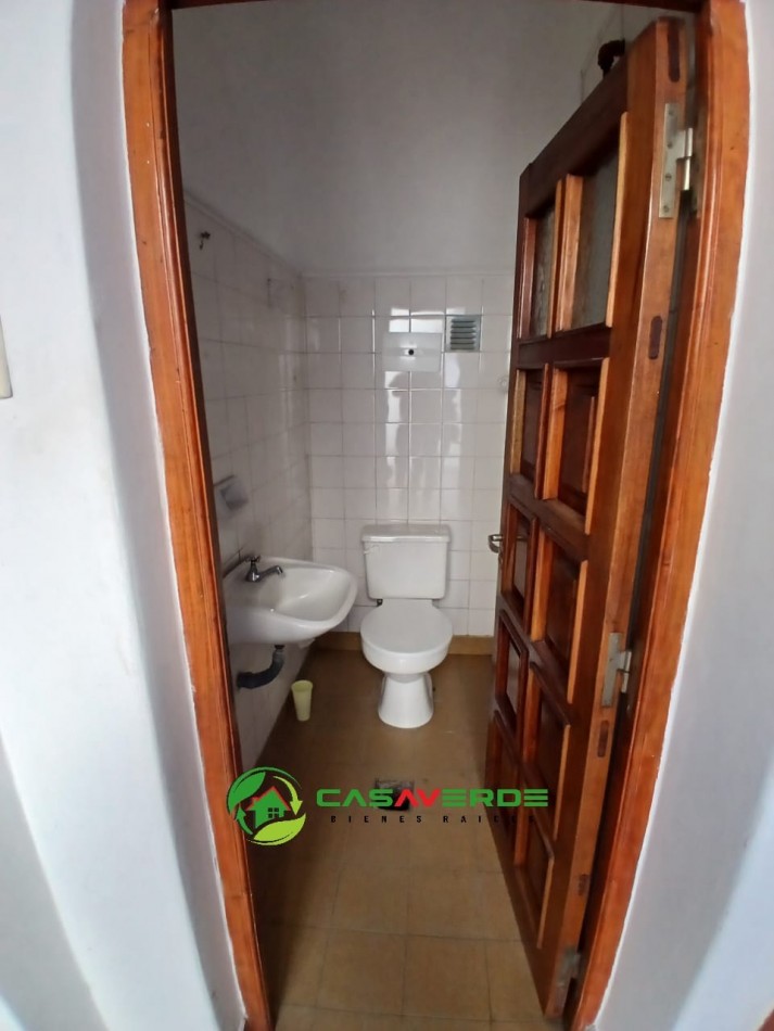 CASA CON GALPON APTA CREDITO EN ZONA MACROCENRO