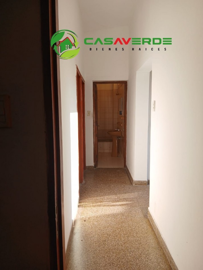 CASA CON GALPON APTA CREDITO EN ZONA MACROCENRO
