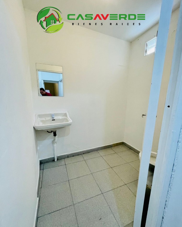 EN ALQUILER LOCAL COMERCIAL ZONA MICROCENTRO