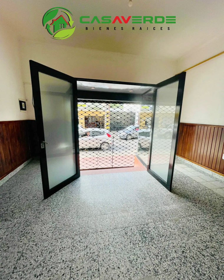 EN ALQUILER LOCAL COMERCIAL ZONA MICROCENTRO