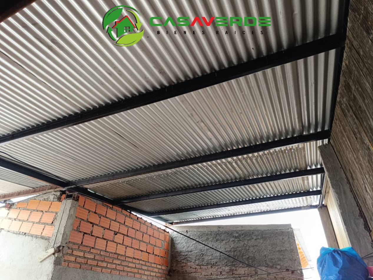 EN VENTA CASA SOBRE ESQUINA EN BARRIO CONGRESO NACIONAL - CERRILLOS