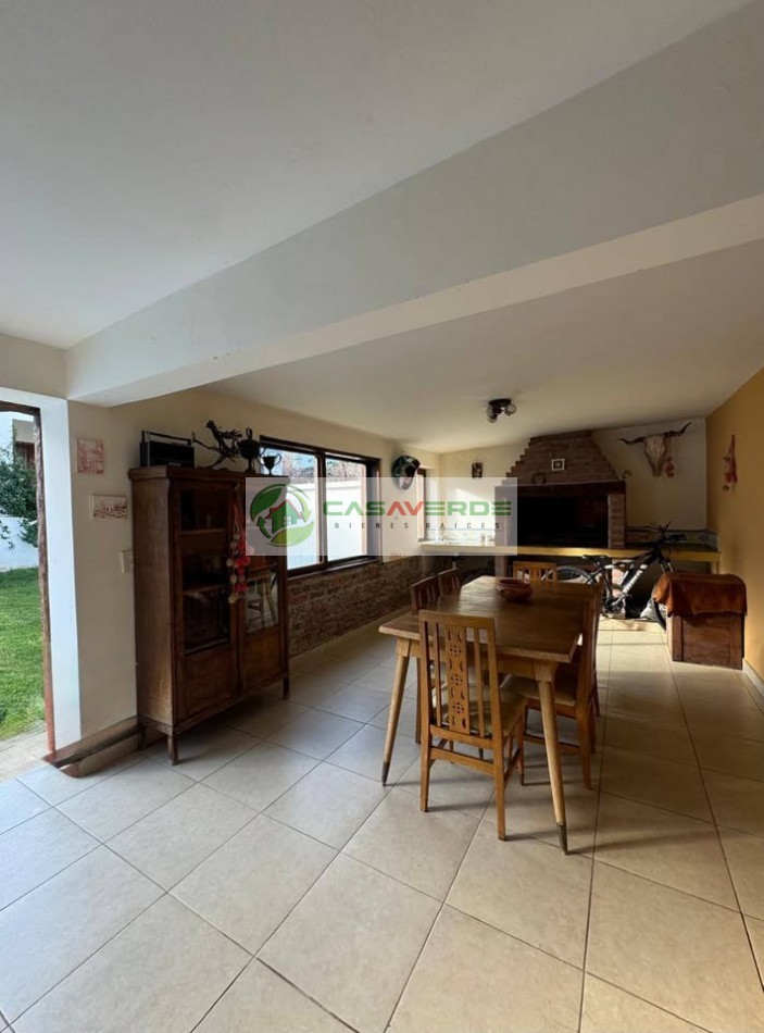 VENTA CASA CON PILETA EN TRES CERRITOS 