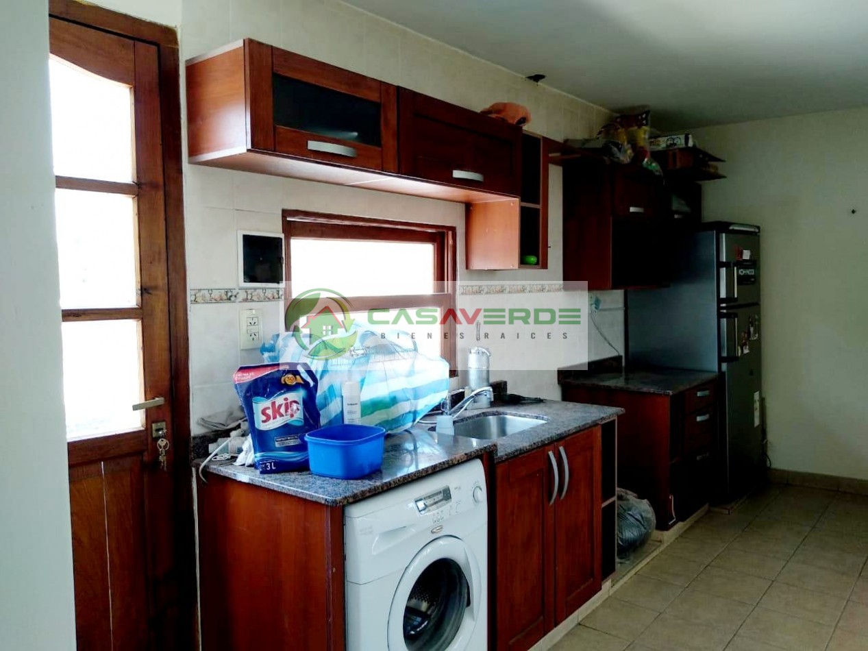 VENTA CASA MACROCENTRO CON DOS LOCALES COMERCIALES EN CALLE SAN LUIS AL 1.500