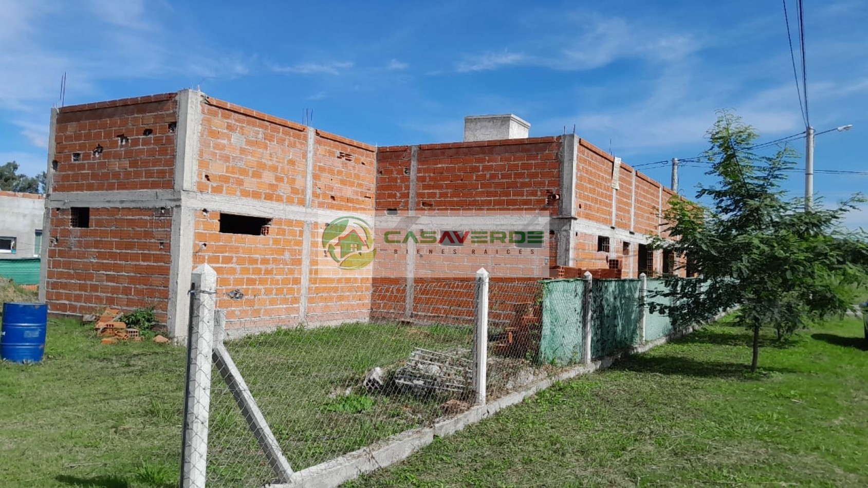 VENTA HERMOSA PROPIEDAD EN ESQUINA CON GRAN CONSTRUCCION DE 280 Mts2 EN EL BARRIO PRIVADO LOS OLMOS.