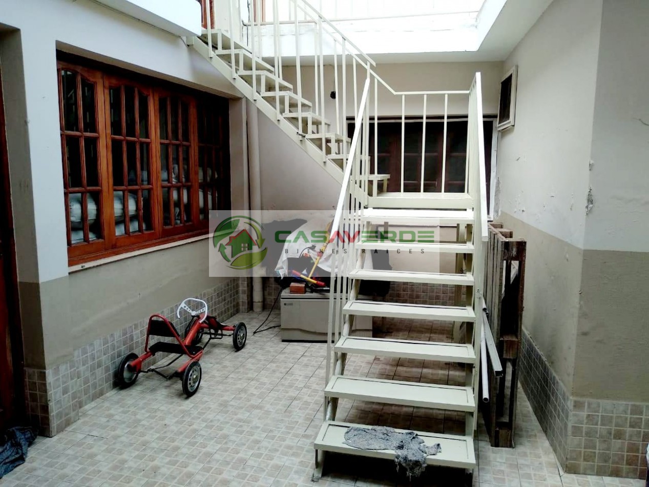 VENTA CASA MACROCENTRO CON DOS LOCALES COMERCIALES EN CALLE SAN LUIS AL 1.500