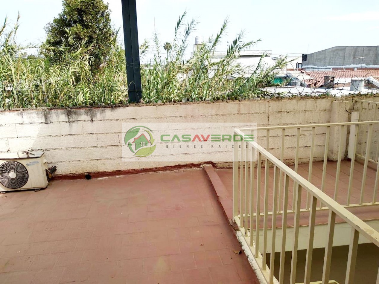 VENTA CASA MACROCENTRO CON DOS LOCALES COMERCIALES EN CALLE SAN LUIS AL 1.500