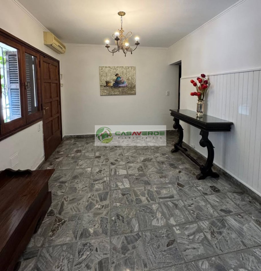 VENTA CASA CON PILETA EN TRES CERRITOS 