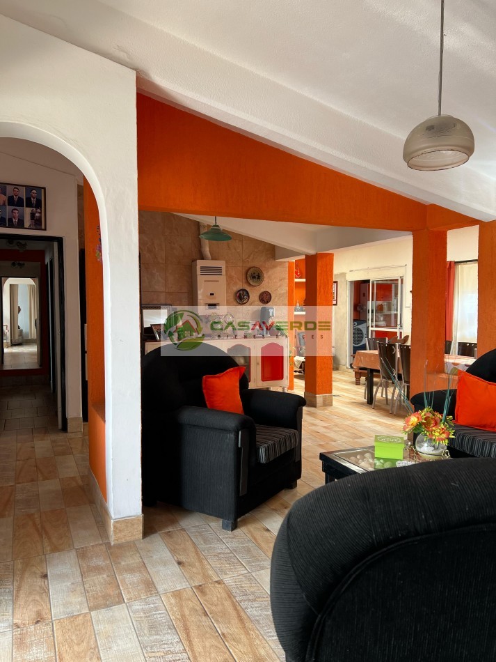 VENTA IMPORTANTE CASA EN ESQUINA SOBRE AVENIDA - ZONA SUR