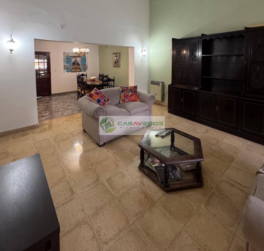 VENTA CASA CON PILETA EN TRES CERRITOS 