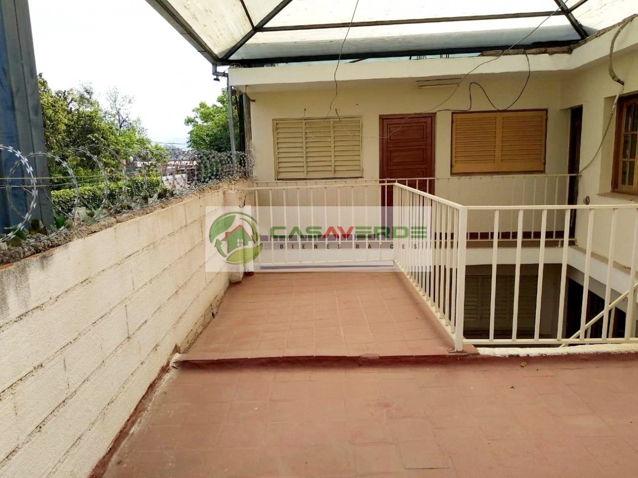 VENTA CASA MACROCENTRO CON DOS LOCALES COMERCIALES EN CALLE SAN LUIS AL 1.500