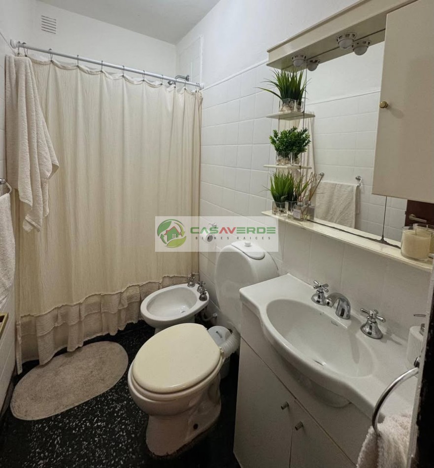 VENTA CASA CON PILETA EN TRES CERRITOS 