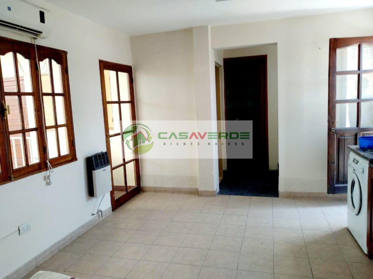VENTA CASA MACROCENTRO CON DOS LOCALES COMERCIALES EN CALLE SAN LUIS AL 1.500