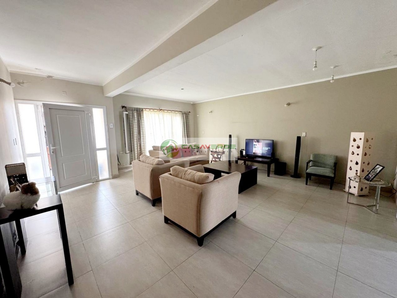 ALQUILER AMPLIA Y MODERNA CASA 6 DORM 4 BAÑOS  - BARRIO INTERSINDICAL - ZONA SUR 