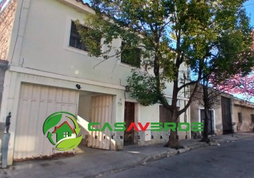 CASA CON GALPON APTA CREDITO EN ZONA MACROCENRO