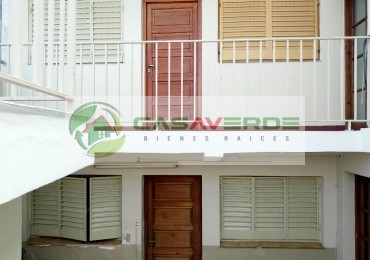 VENTA CASA MACROCENTRO CON DOS LOCALES COMERCIALES EN CALLE SAN LUIS AL 1.500
